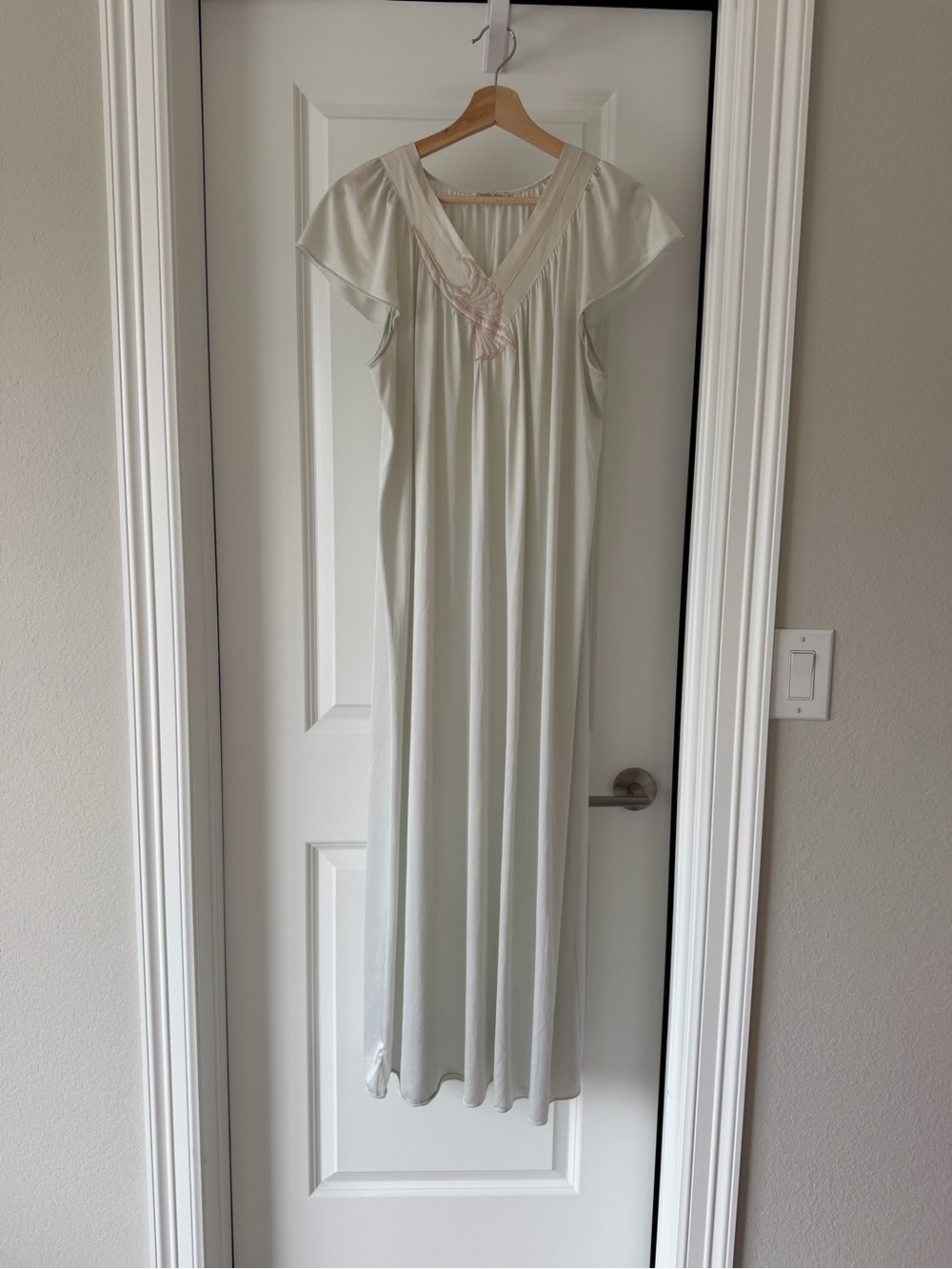 Vanity Fair Vintage Light Ivory Sleep Top with Pink Script Label